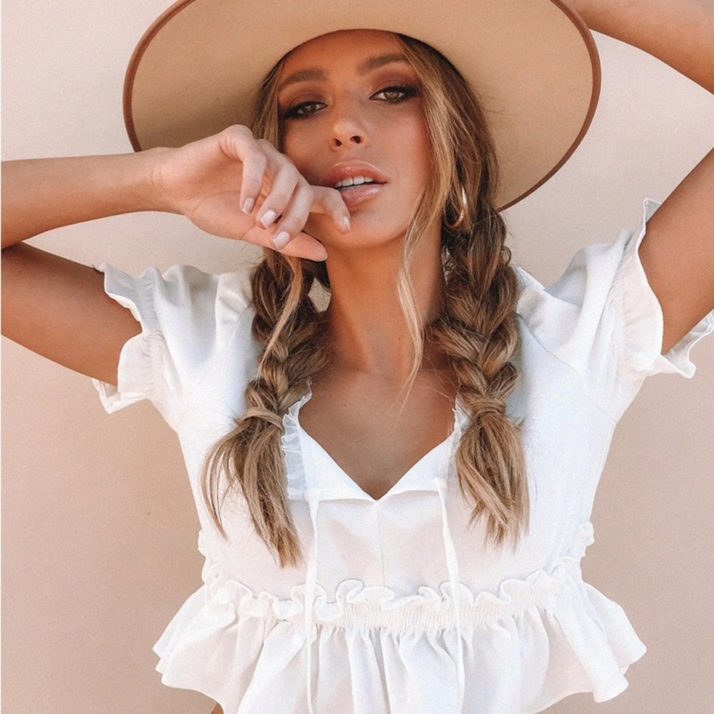 Lioness Touched for the First Time Top